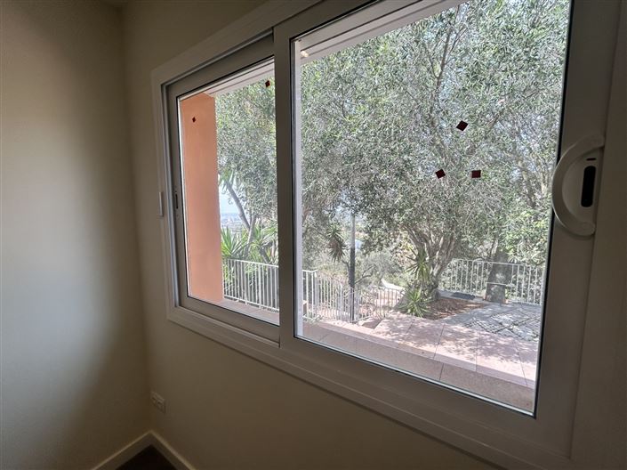 Image No.41-3 Bed Property for sale