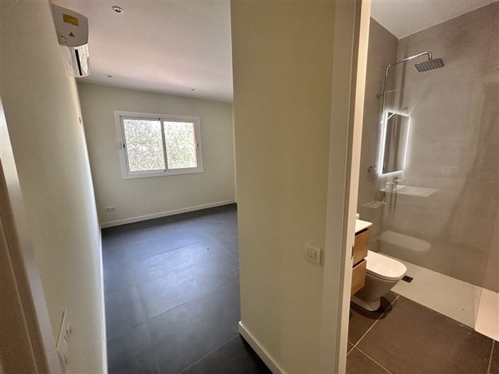 Image No.42-3 Bed Property for sale