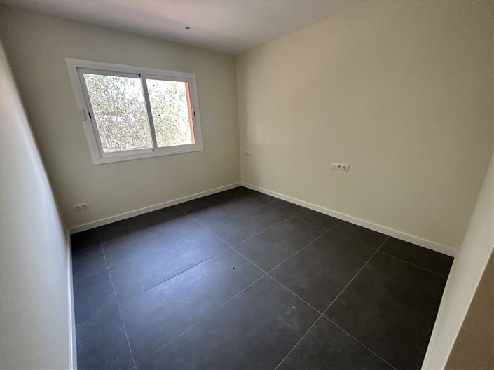 Image No.43-3 Bed Property for sale