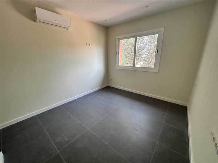 Image No.45-3 Bed Property for sale