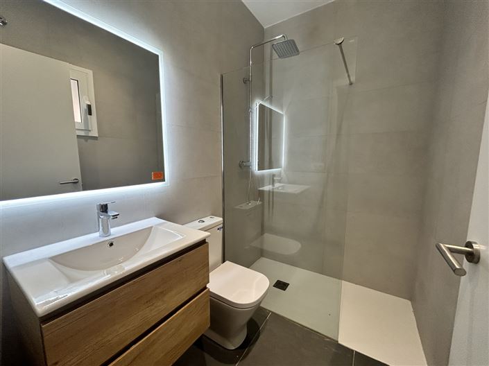 Image No.47-3 Bed Property for sale