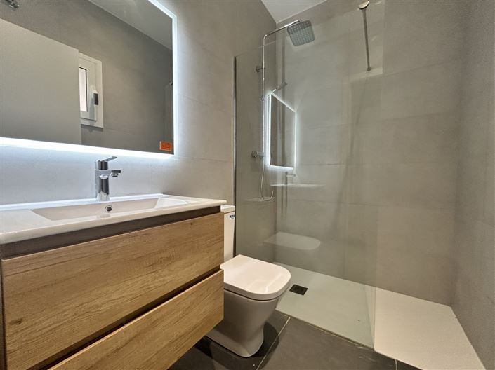 Image No.48-3 Bed Property for sale