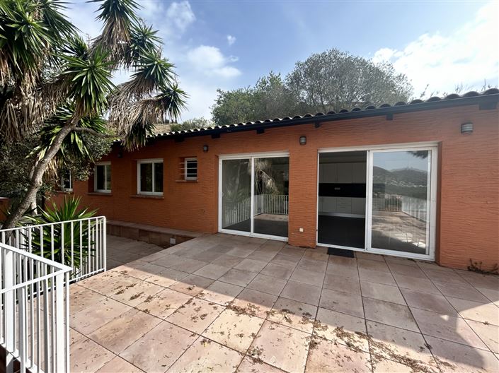 Image No.10-3 Bed Property for sale