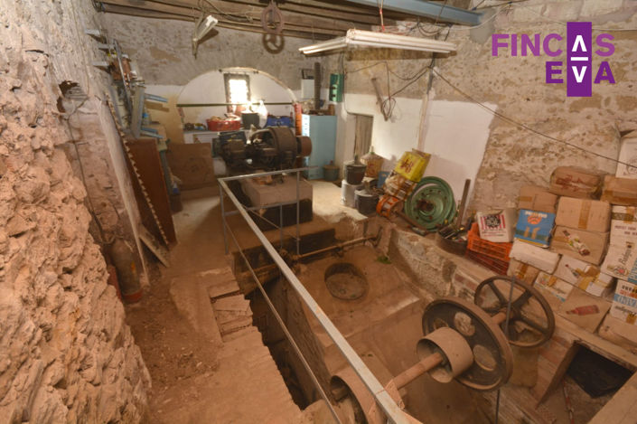 Image No.16-6 Bed Property for sale