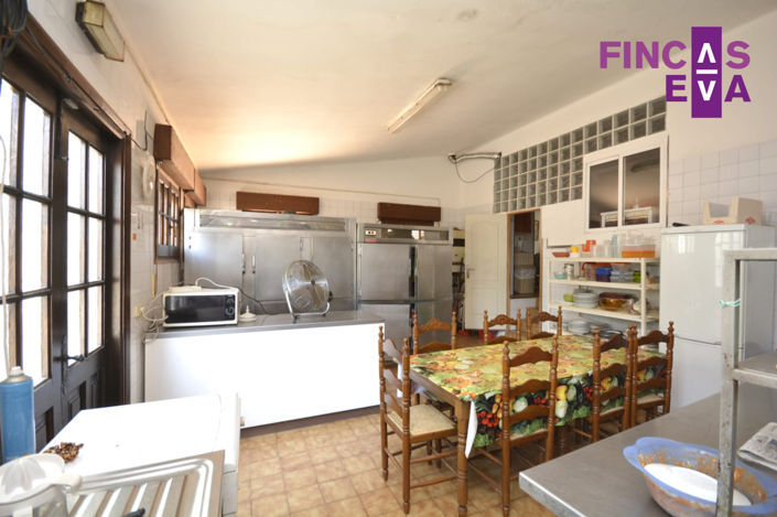 Image No.18-6 Bed Property for sale