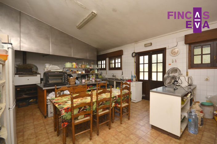 Image No.19-6 Bed Property for sale
