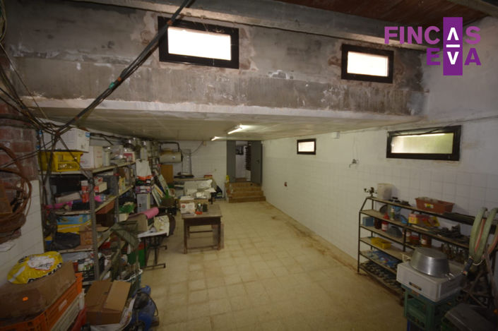 Image No.21-6 Bed Property for sale