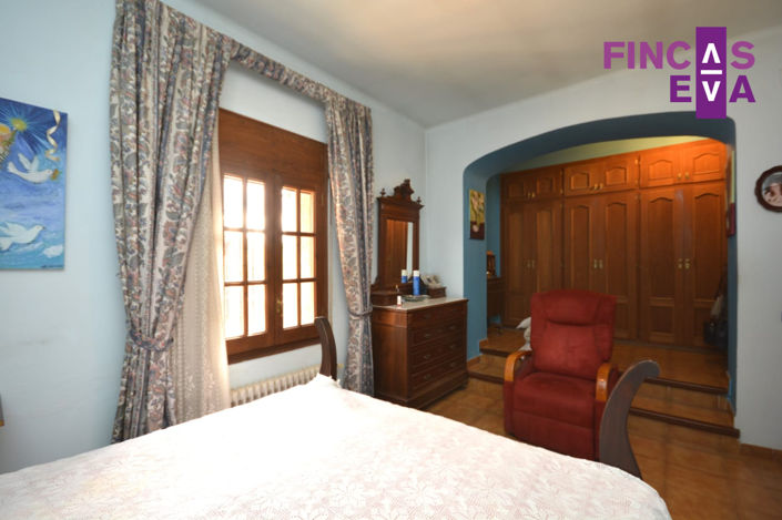 Image No.23-6 Bed Property for sale