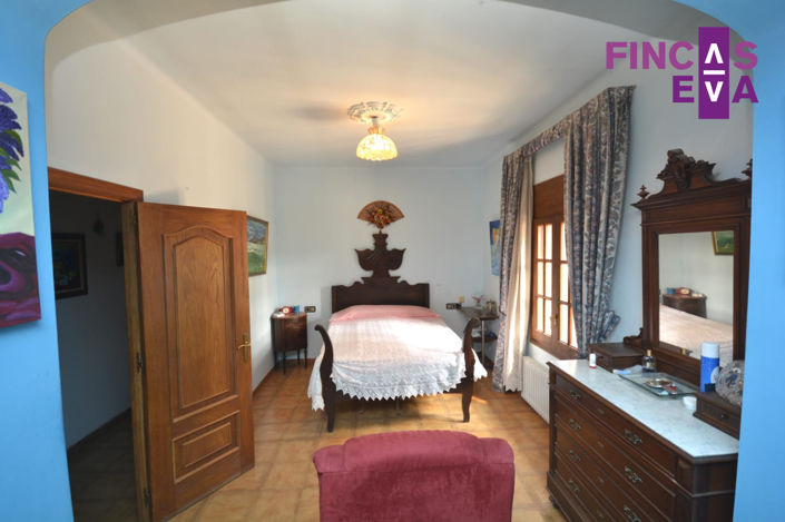 Image No.24-6 Bed Property for sale