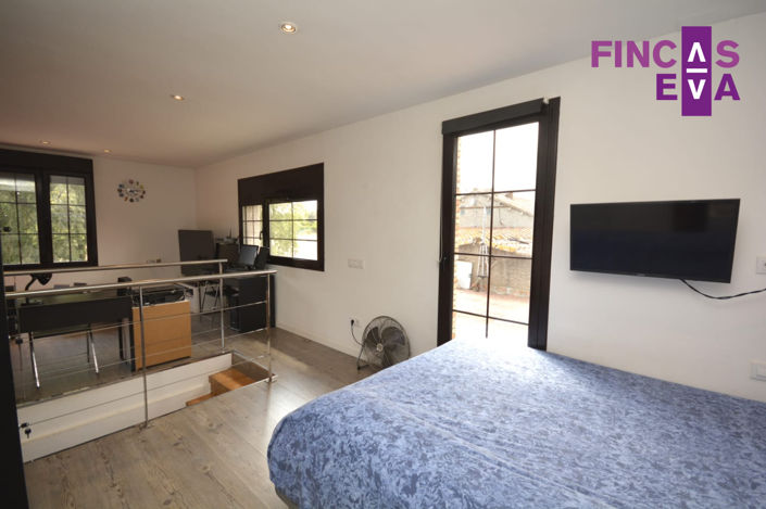 Image No.26-6 Bed Property for sale