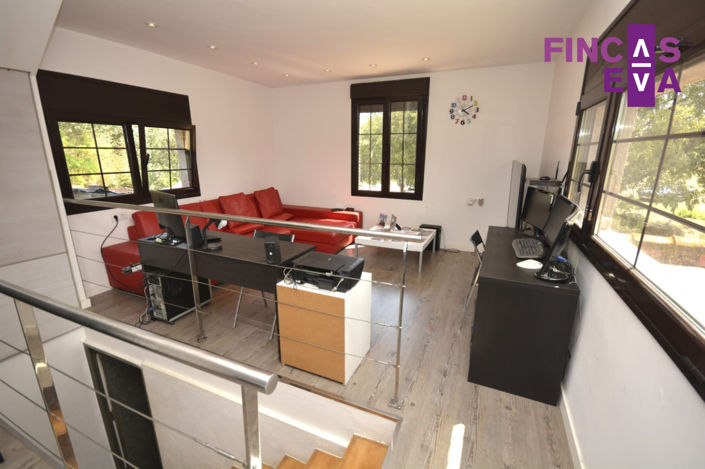 Image No.28-6 Bed Property for sale