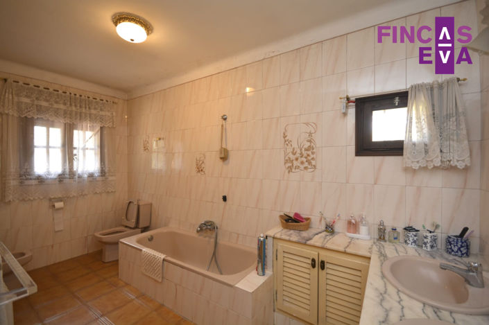 Image No.29-6 Bed Property for sale