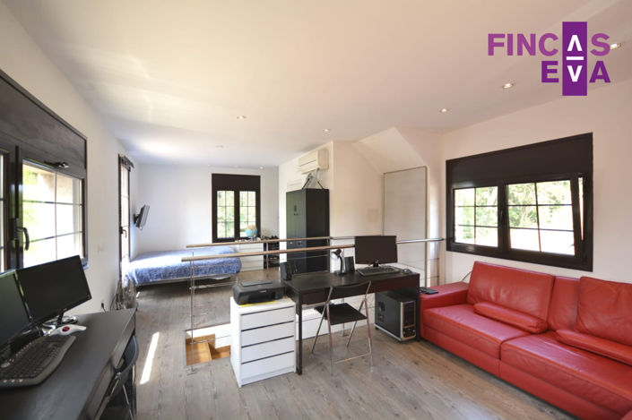Image No.35-6 Bed Property for sale