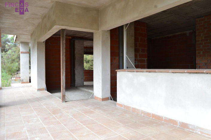 Image No.10-4 Bed Property for sale