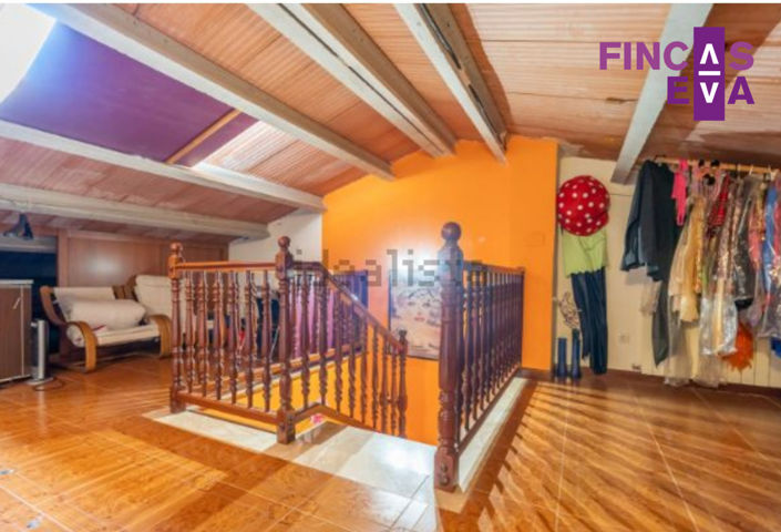 Image No.10-3 Bed Property for sale