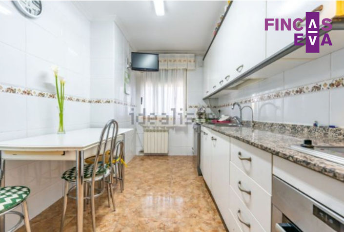 Image No.37-3 Bed Property for sale