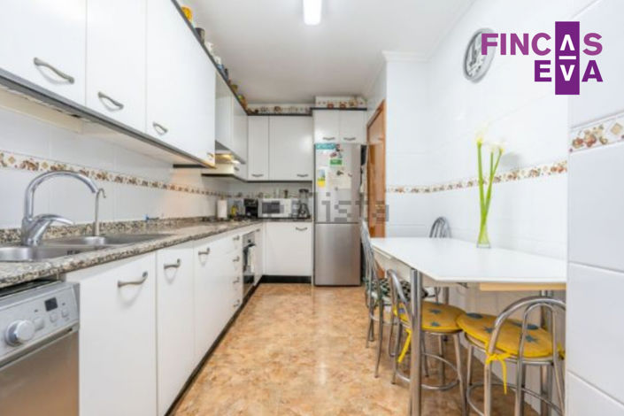 Image No.5-3 Bed Property for sale