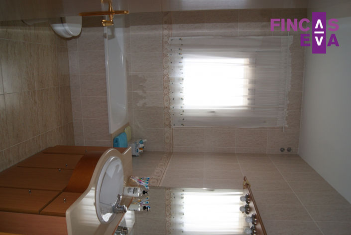 Image No.20-5 Bed Property for sale