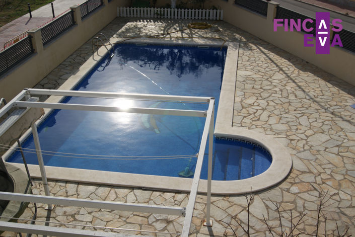 Image No.26-5 Bed Property for sale