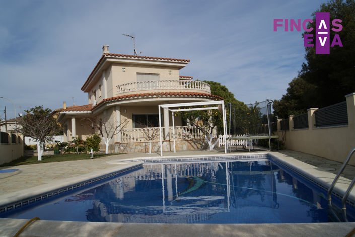 Image No.6-5 Bed Property for sale