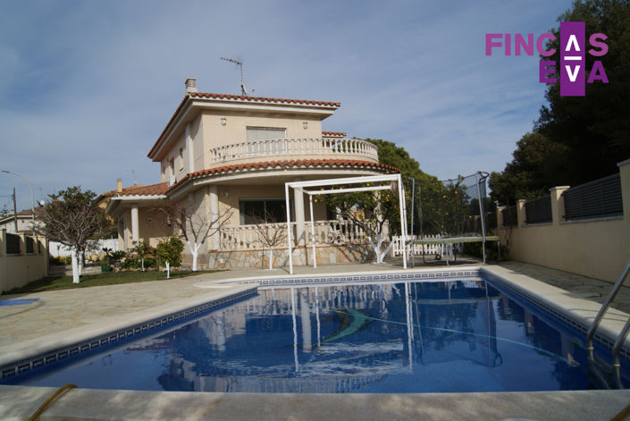 Image No.7-5 Bed Property for sale