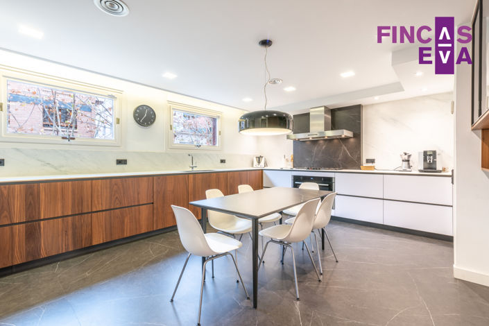 Image No.13-6 Bed Property for sale