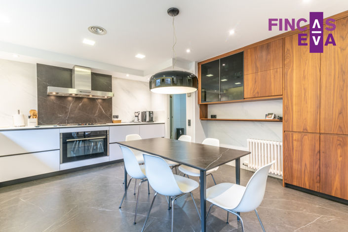 Image No.14-6 Bed Property for sale