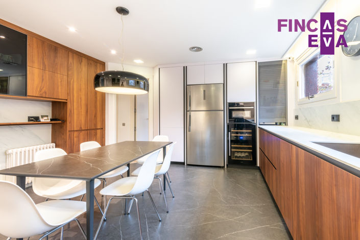 Image No.15-6 Bed Property for sale