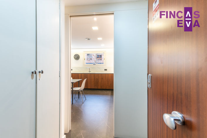 Image No.17-6 Bed Property for sale