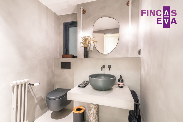 Image No.22-6 Bed Property for sale