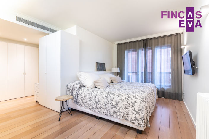 Image No.25-6 Bed Property for sale