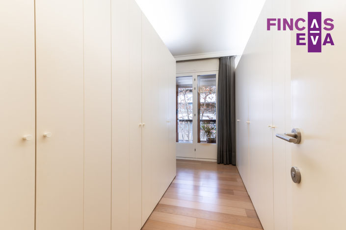 Image No.27-6 Bed Property for sale