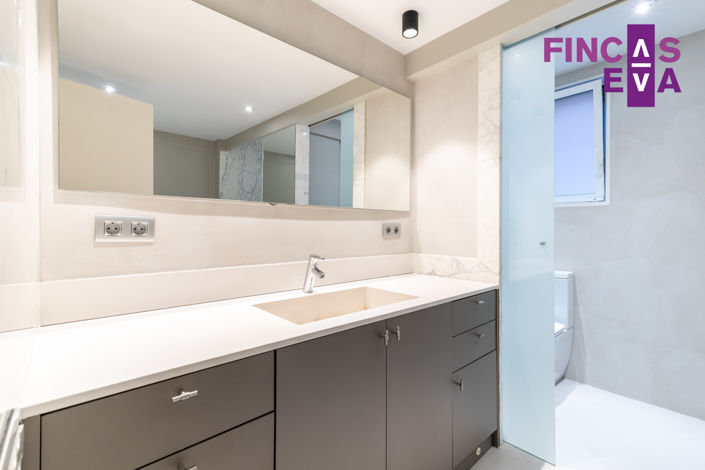 Image No.29-6 Bed Property for sale