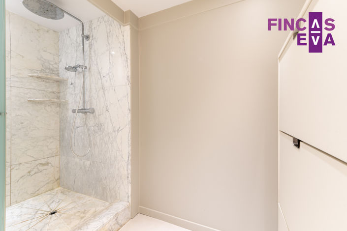 Image No.30-6 Bed Property for sale