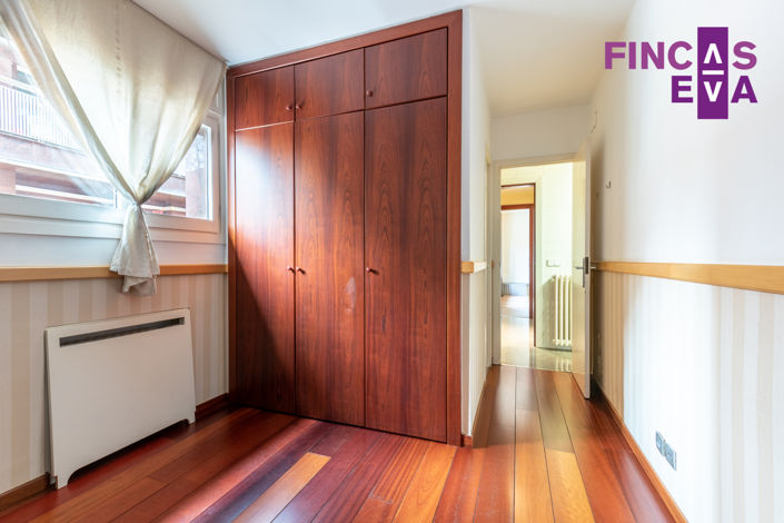 Image No.31-6 Bed Property for sale