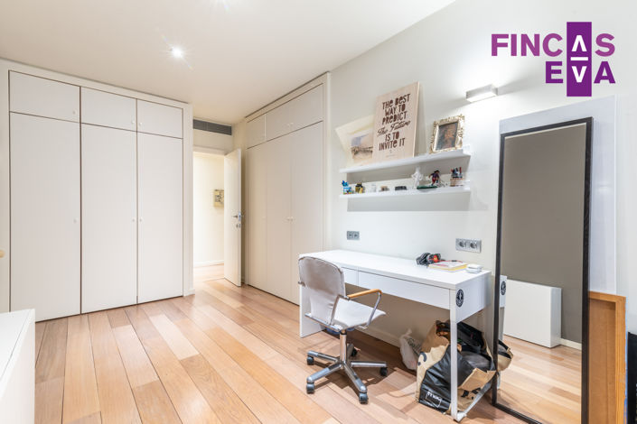 Image No.37-6 Bed Property for sale