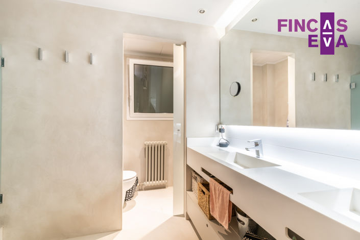 Image No.38-6 Bed Property for sale