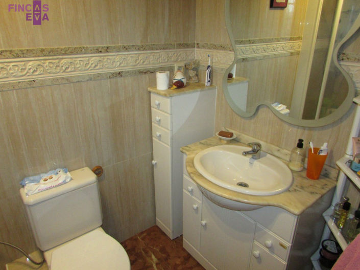 Image No.12-4 Bed Property for sale