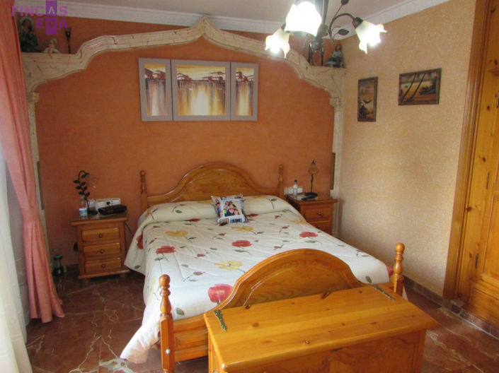 Image No.17-4 Bed Property for sale