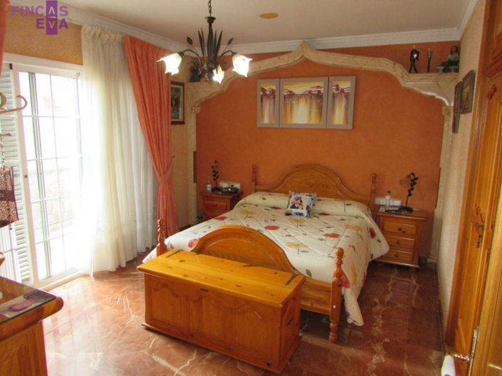 Image No.18-4 Bed Property for sale