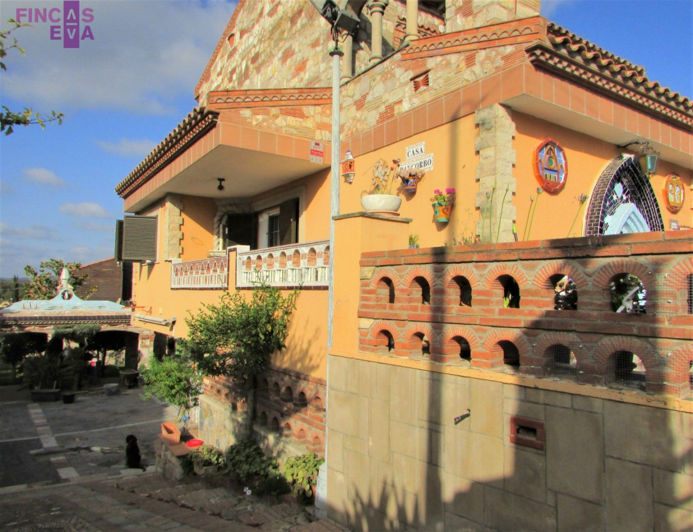 Image No.2-4 Bed Property for sale