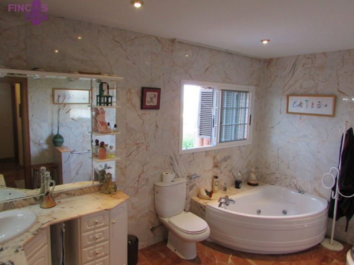 Image No.23-4 Bed Property for sale