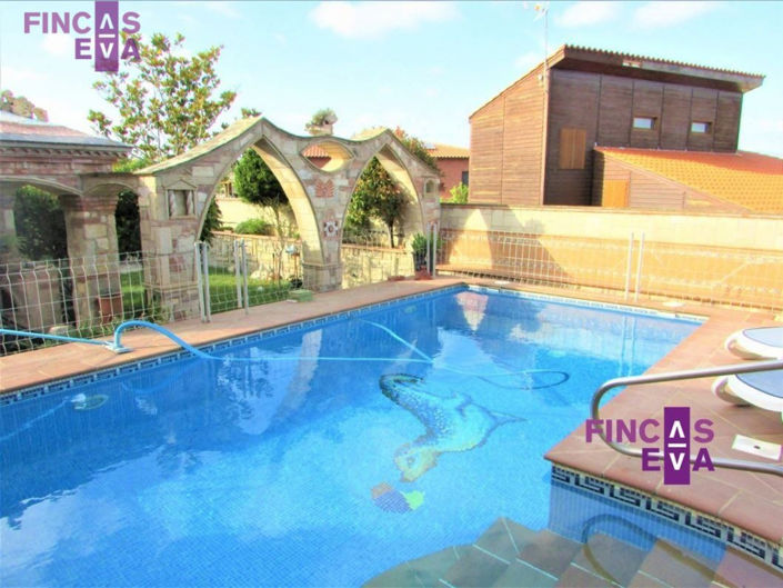 Image No.4-4 Bed Property for sale