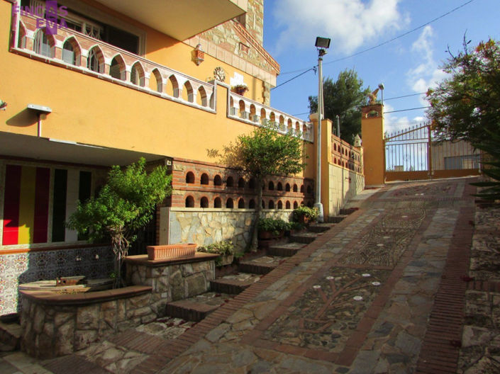 Image No.40-4 Bed Property for sale