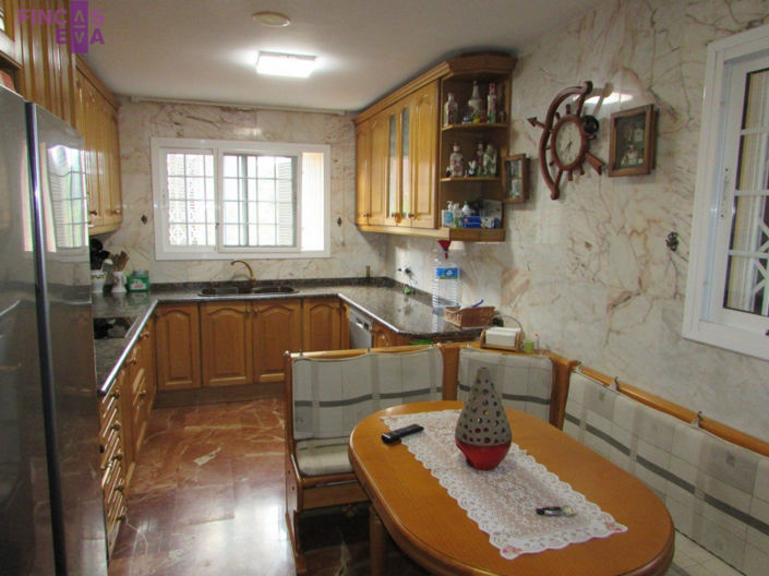 Image No.5-4 Bed Property for sale