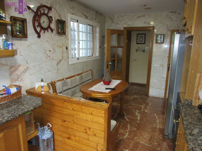 Image No.8-4 Bed Property for sale