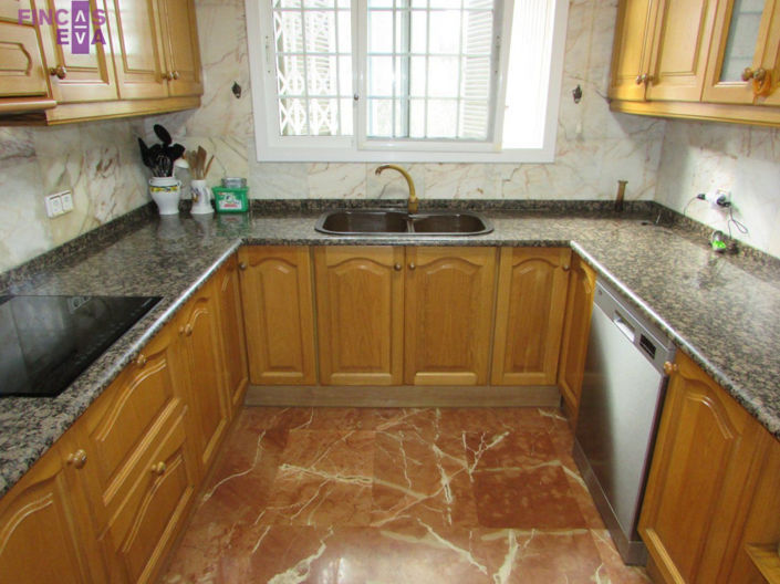 Image No.9-4 Bed Property for sale