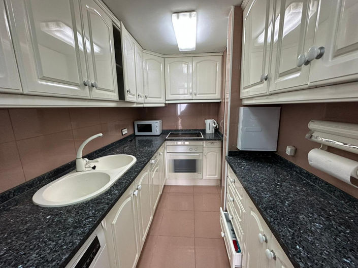 Image No.12-3 Bed Property for sale