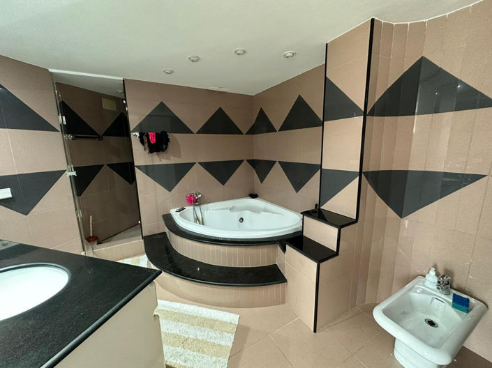 Image No.29-3 Bed Property for sale