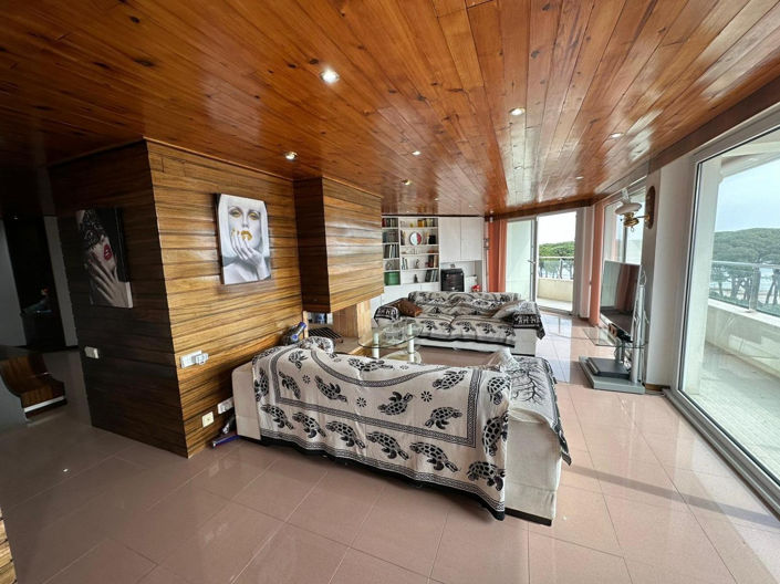 Image No.8-3 Bed Property for sale